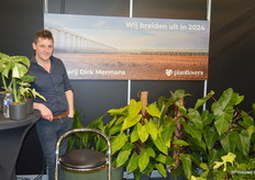 Oliver Maas heeft nieuws: er wordt 1 ha gebouwd, de eerste schop is al de grond in gegaan (maar dankzij alle regen van de laatste tijd is het bouwterrein een sompige bedoening). Volgend jaar mei/juni hopt Kwekerij Dirk Mermans de nieuwe kas in gebruik te kunnen nemen.